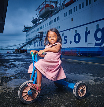 Mercy Ships Fuel Ship for 1 Hour – Kiady – Matt Barnes Photography